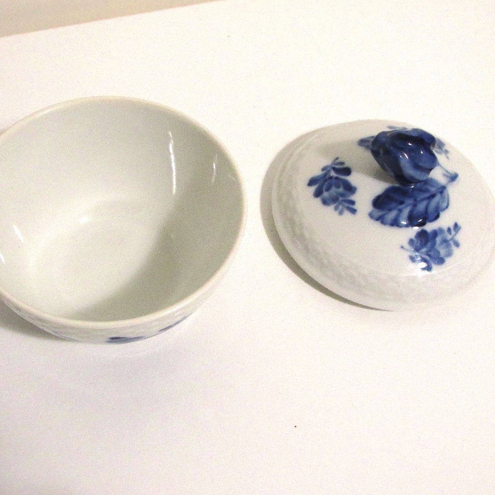 Vintage Royal Copenhagen Blue Flower Sugar Bowl with Lid - Picture 4 of 6